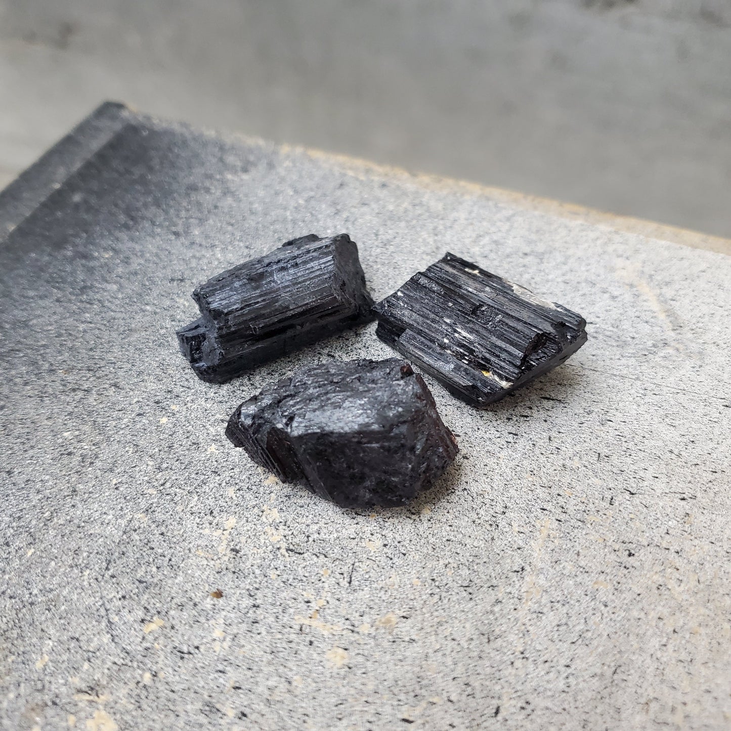 CRYSTALS - BLACK TOURMALINE (ROUGH)