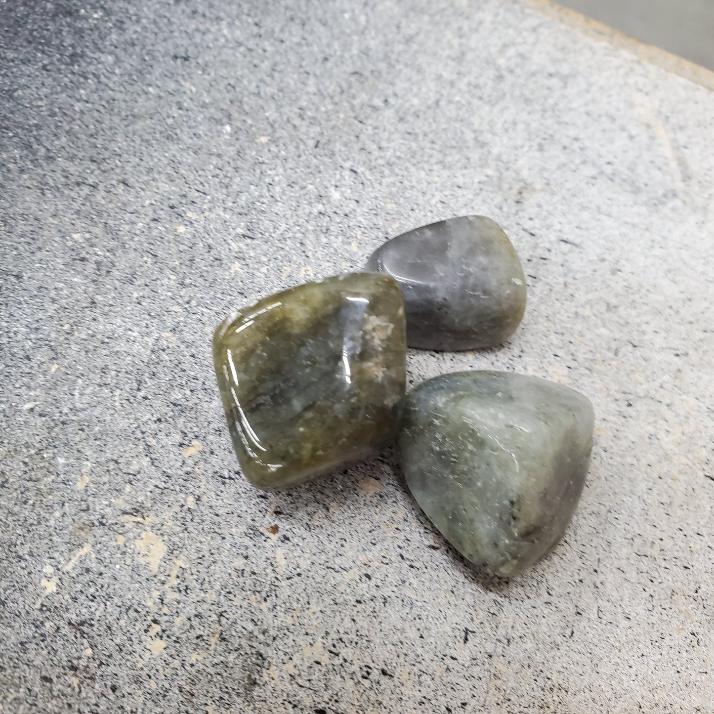 CRYSTALS - TUMBLED LABRADORITE