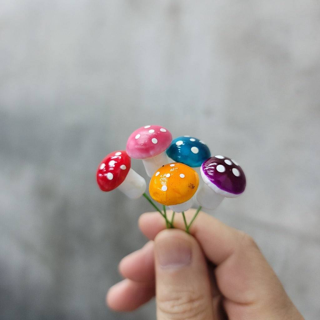 Mini amanita mushroom (multi)