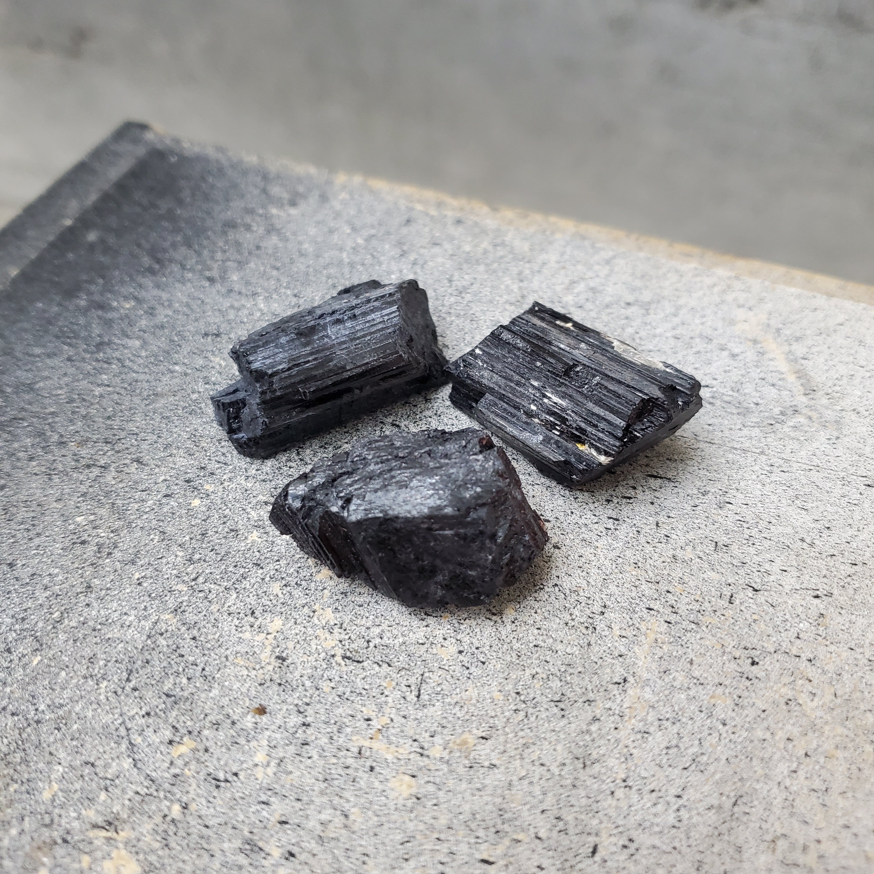 BLACK TOURMALINE (ROUGH)