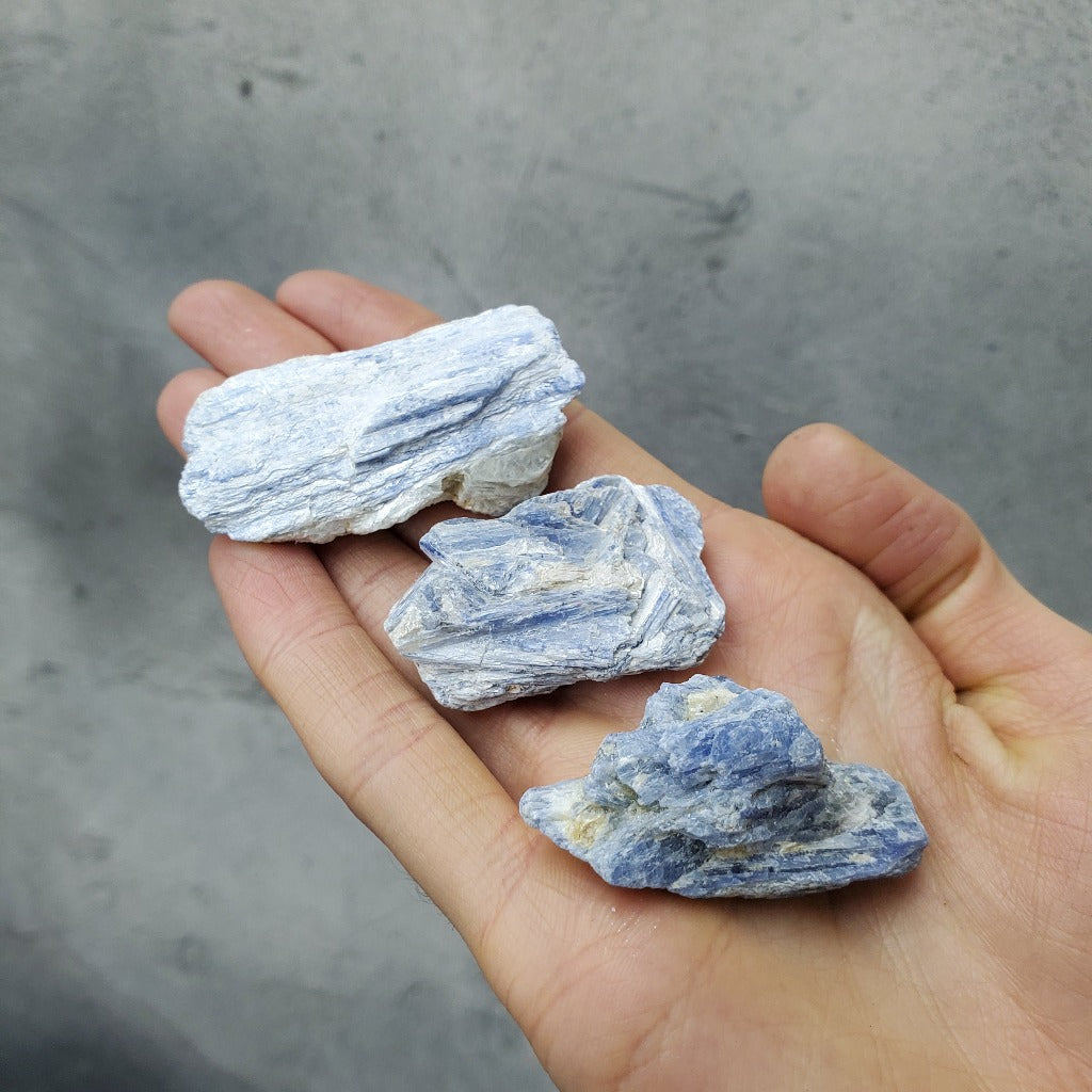 CRYSTALS - BLUE KYANITE