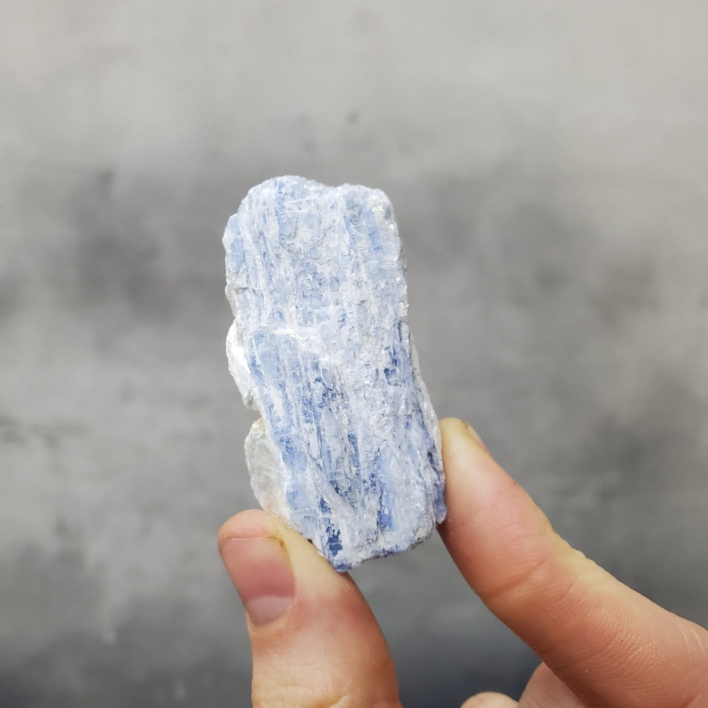 CRYSTALS - BLUE KYANITE