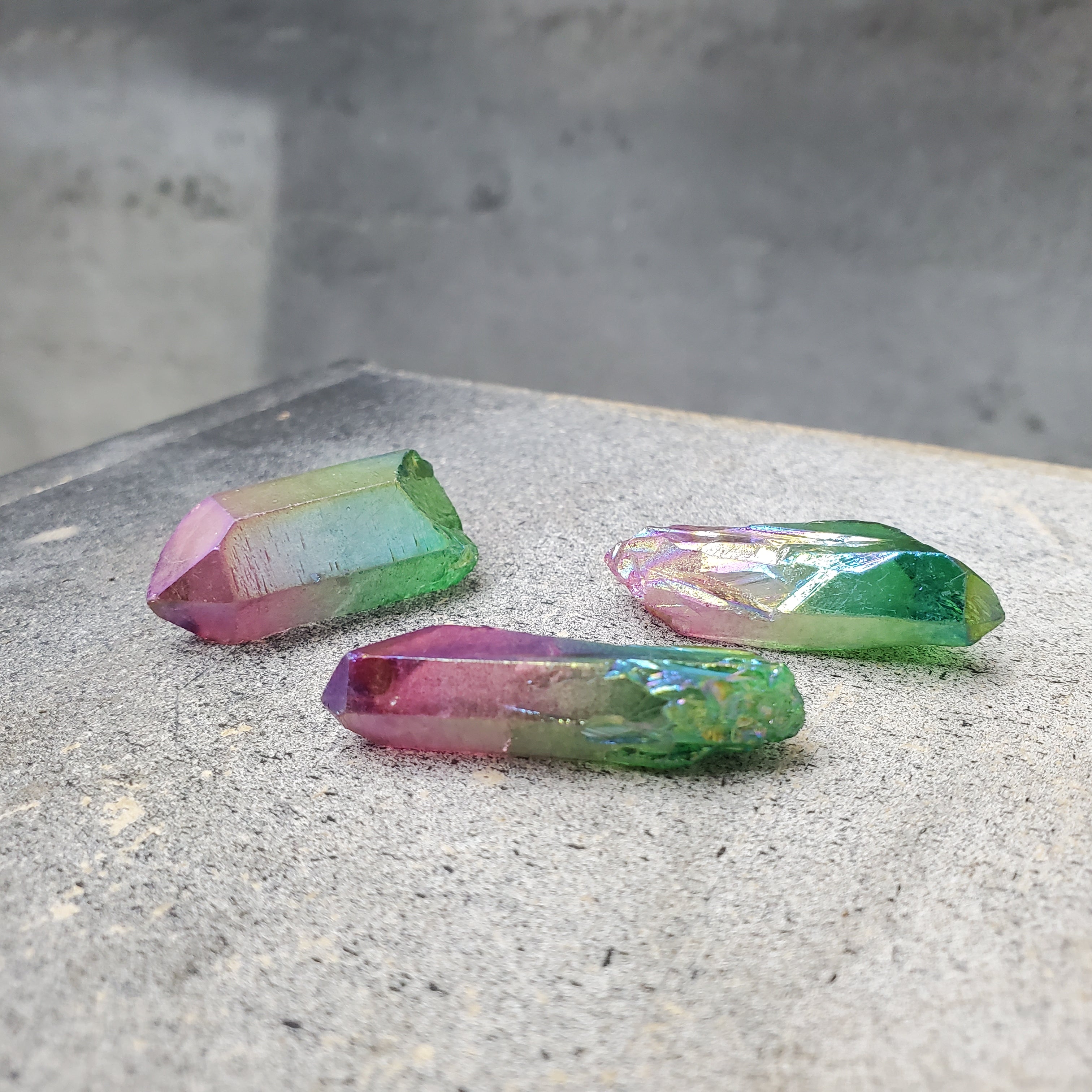 OMBRE PINK-GREEN AURA QUARTZ POINT