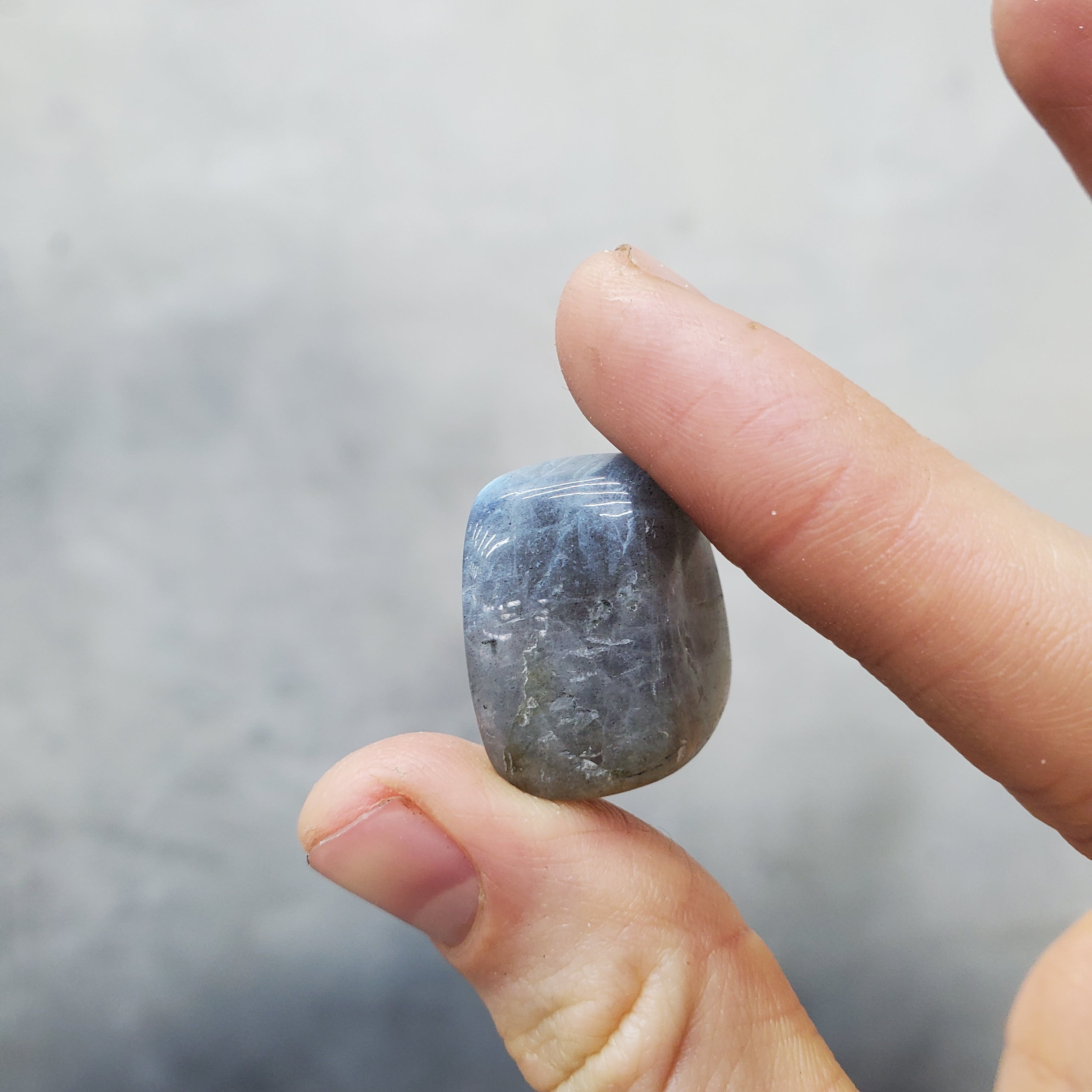 TUMBLED LABRADORITE